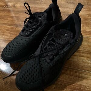 The all black airmax279 in size 9w. They were worn once still in good condition